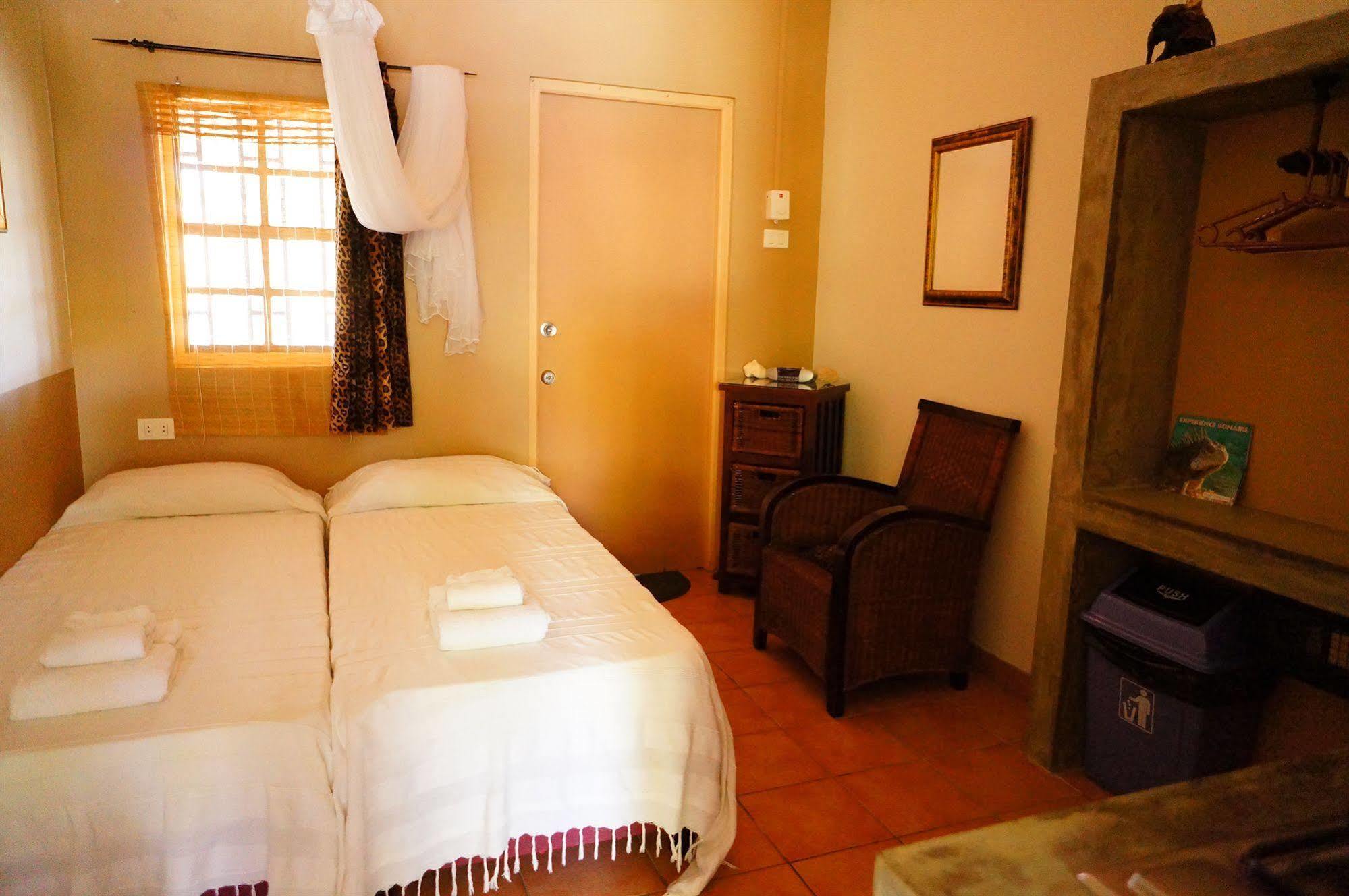 Caribbean Chillout Apartments クラレンダイク エクステリア 写真