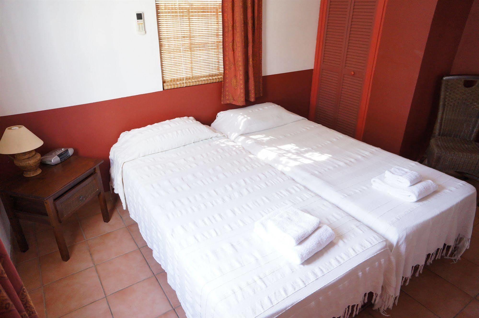 Caribbean Chillout Apartments クラレンダイク エクステリア 写真