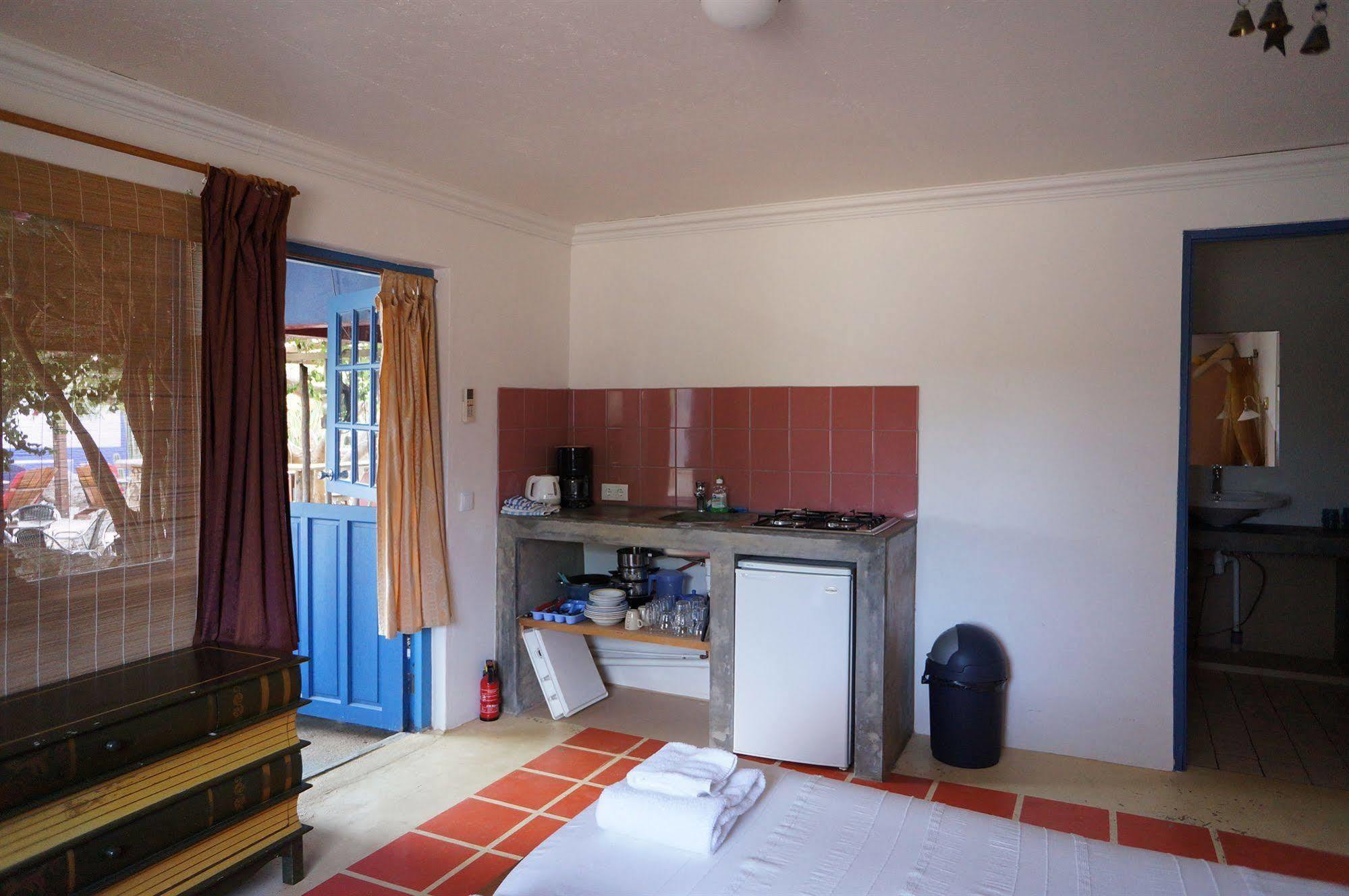 Caribbean Chillout Apartments クラレンダイク エクステリア 写真